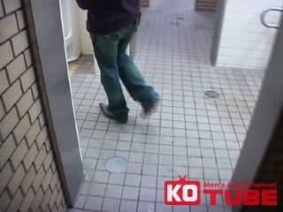 【Secret Film】 某発展公園の公衆トイレでハメ撮り敢行!!